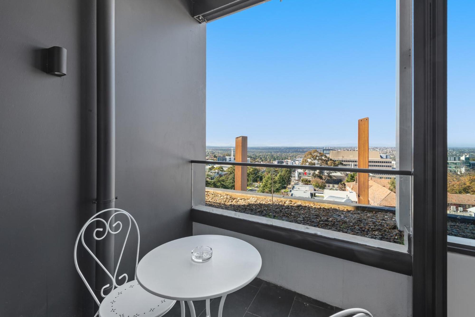 Lovely 1-Bed Pad With Balcony Gym & Pool Apartamento Melbourne Exterior foto